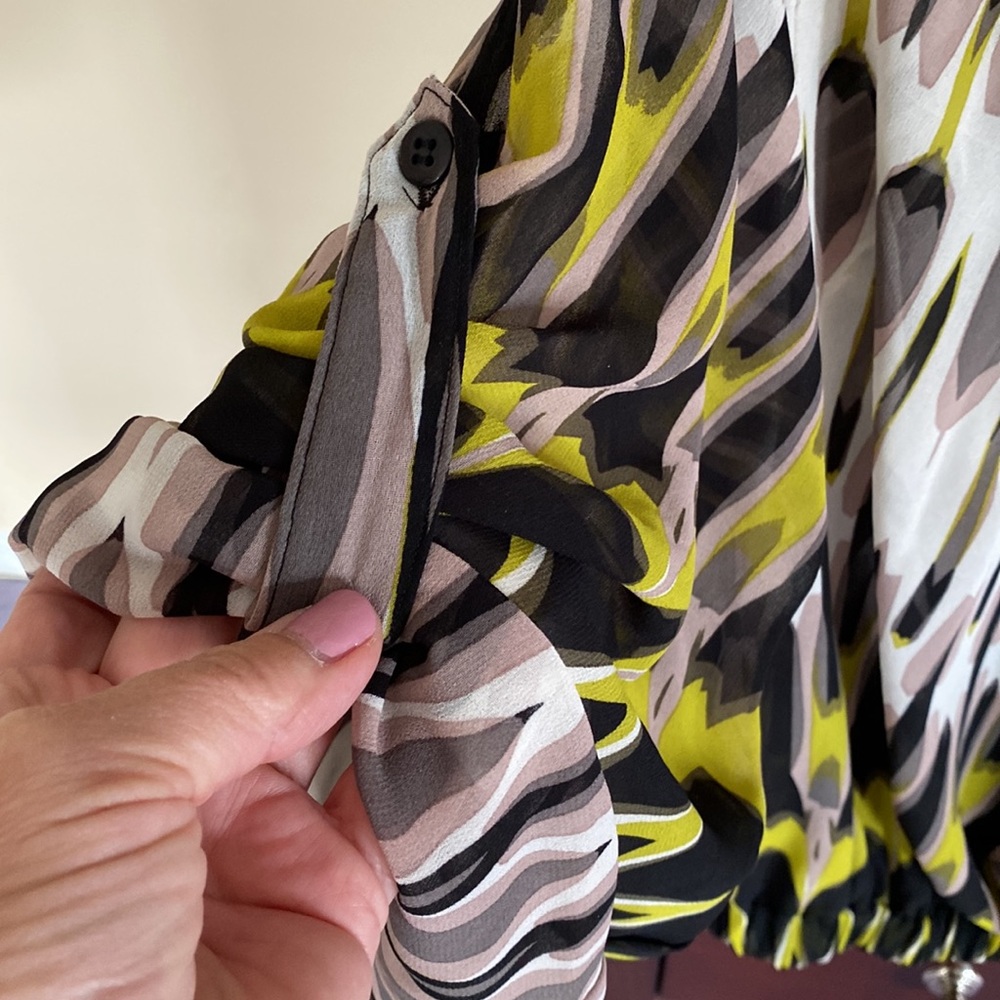 Wrap blouse with open shoulders - Picture 6 of 11